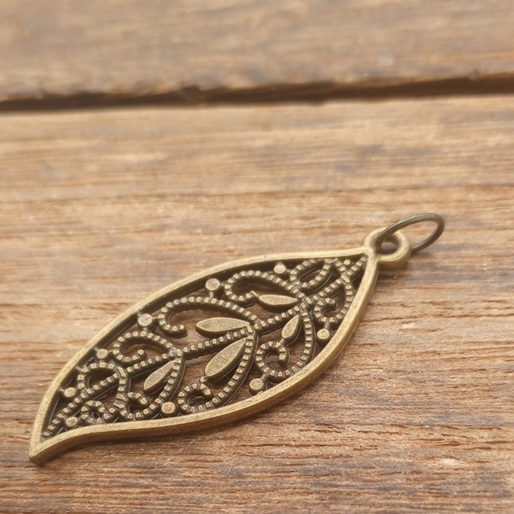 Elegant Bronze Leaf Pendant P243